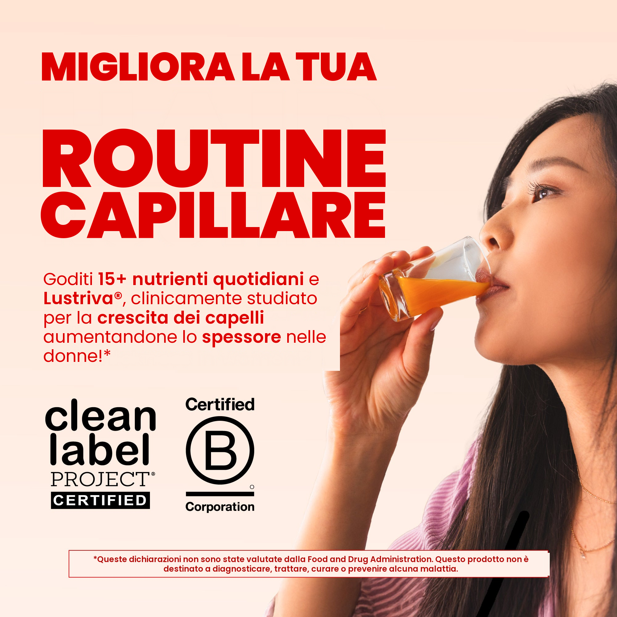 Donna che beve il multivitaminico pesca e mango, con i marchi Clean Label Project Certified e Certified B Corporation