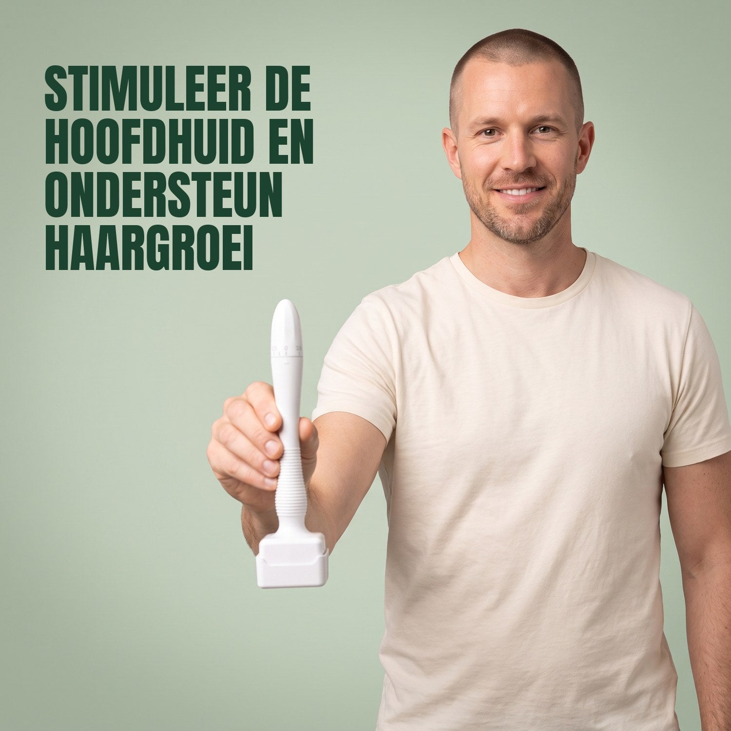 Man met dermastamp-microneedlingtool tegen groene achtergrond