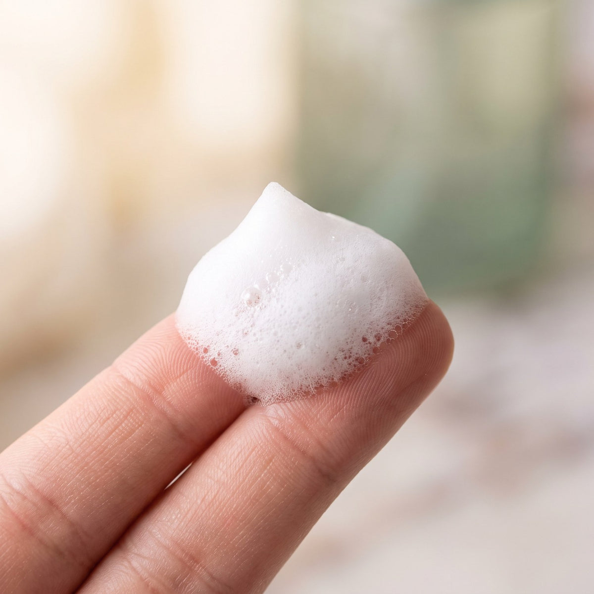 Primer plano: Foligain Minoxidil 2% Espuma para Mujeres
