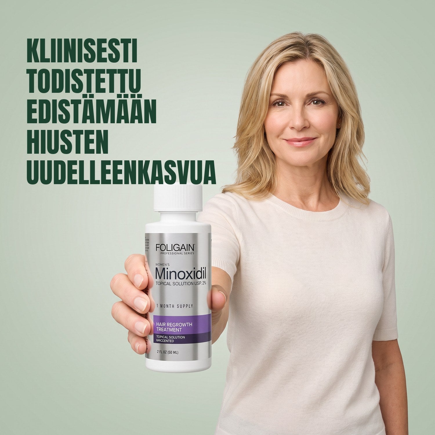 Nainen pitelee Foligain Minoxidil 2% -liuospulloa naisille vihreää taustaa vasten