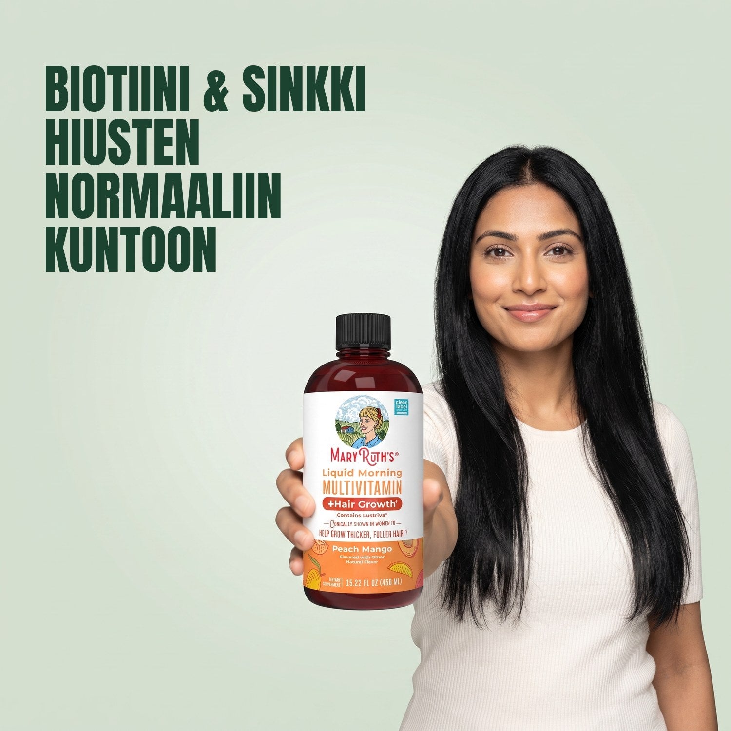 Nainen pitelee MaryRuth Organics Liquid Morning Multivitamin -pulloa vihreää taustaa vasten