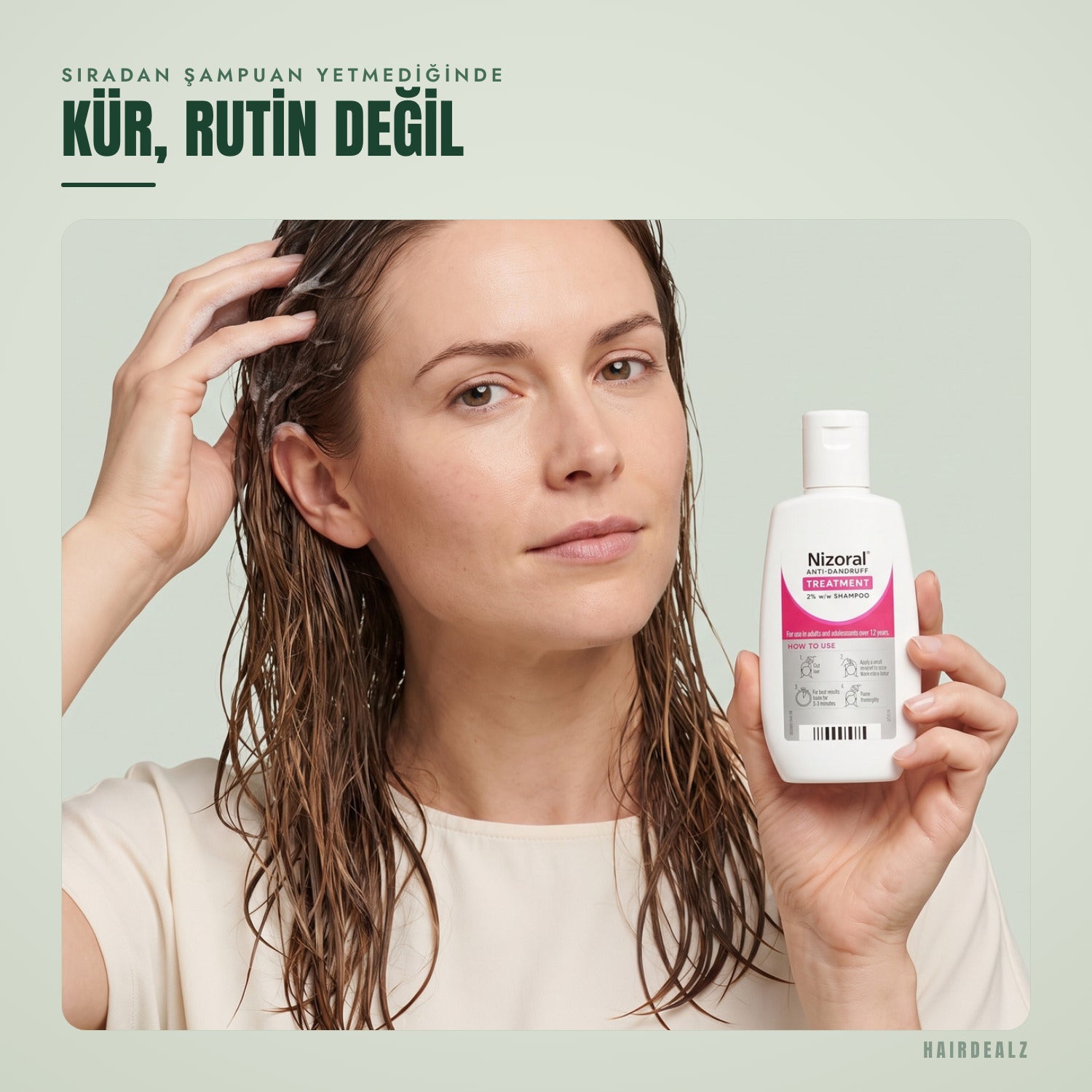 Yeşil arka plan önünde kullanılan Nizoral 2% 60 ml