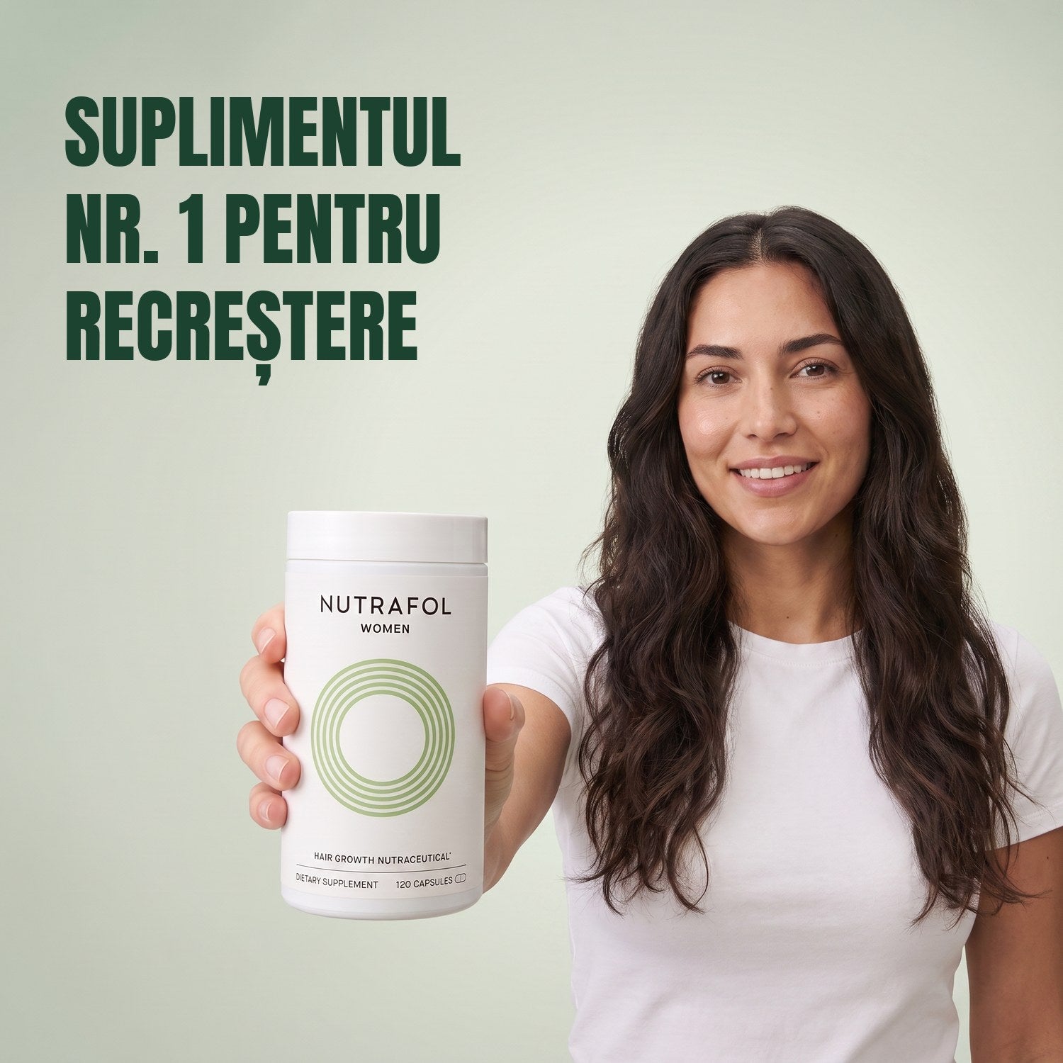 Femeie ținând în mână cutia de suplimente Nutrafol for Women 18-44, pe fundal verde