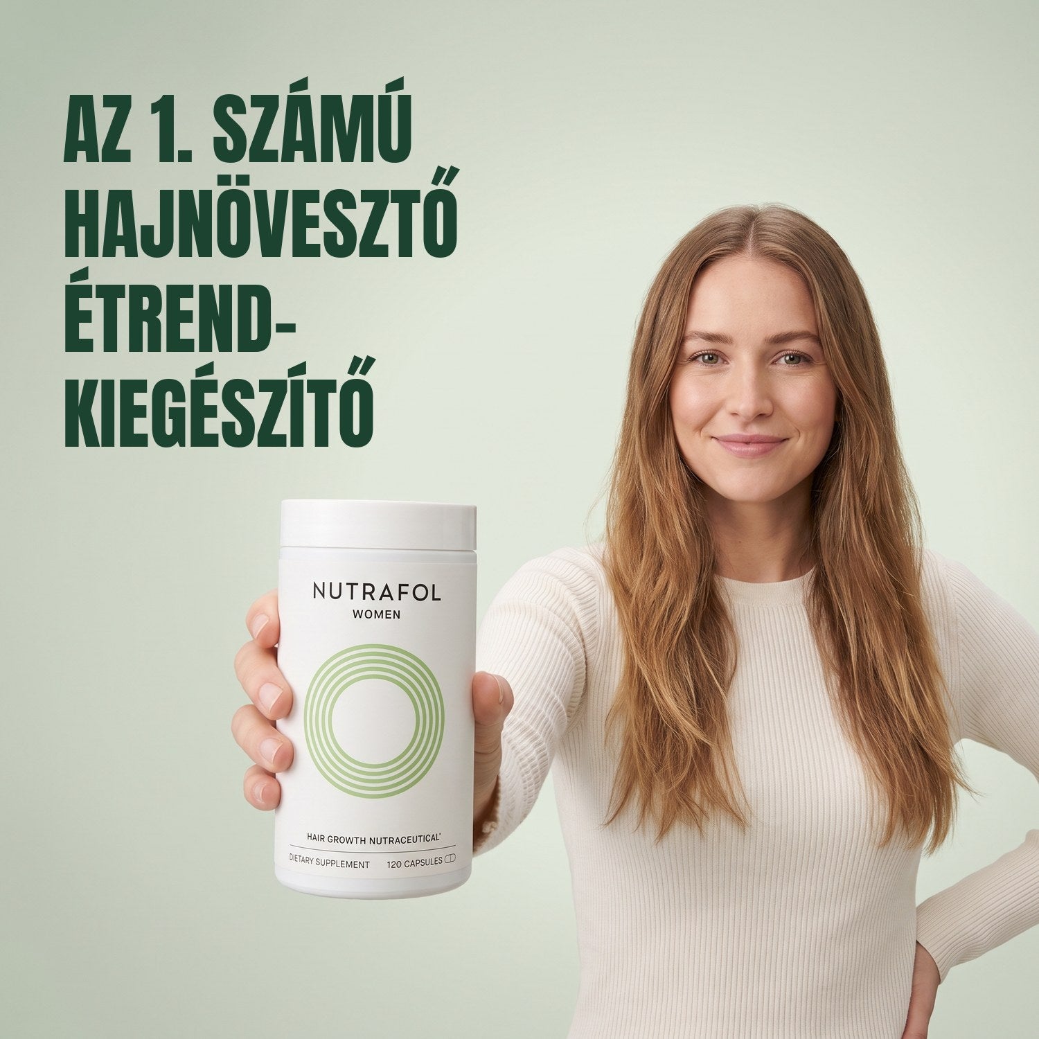 Nő a Nutrafol for Women 18-44 terméket tartja zöld háttér előtt