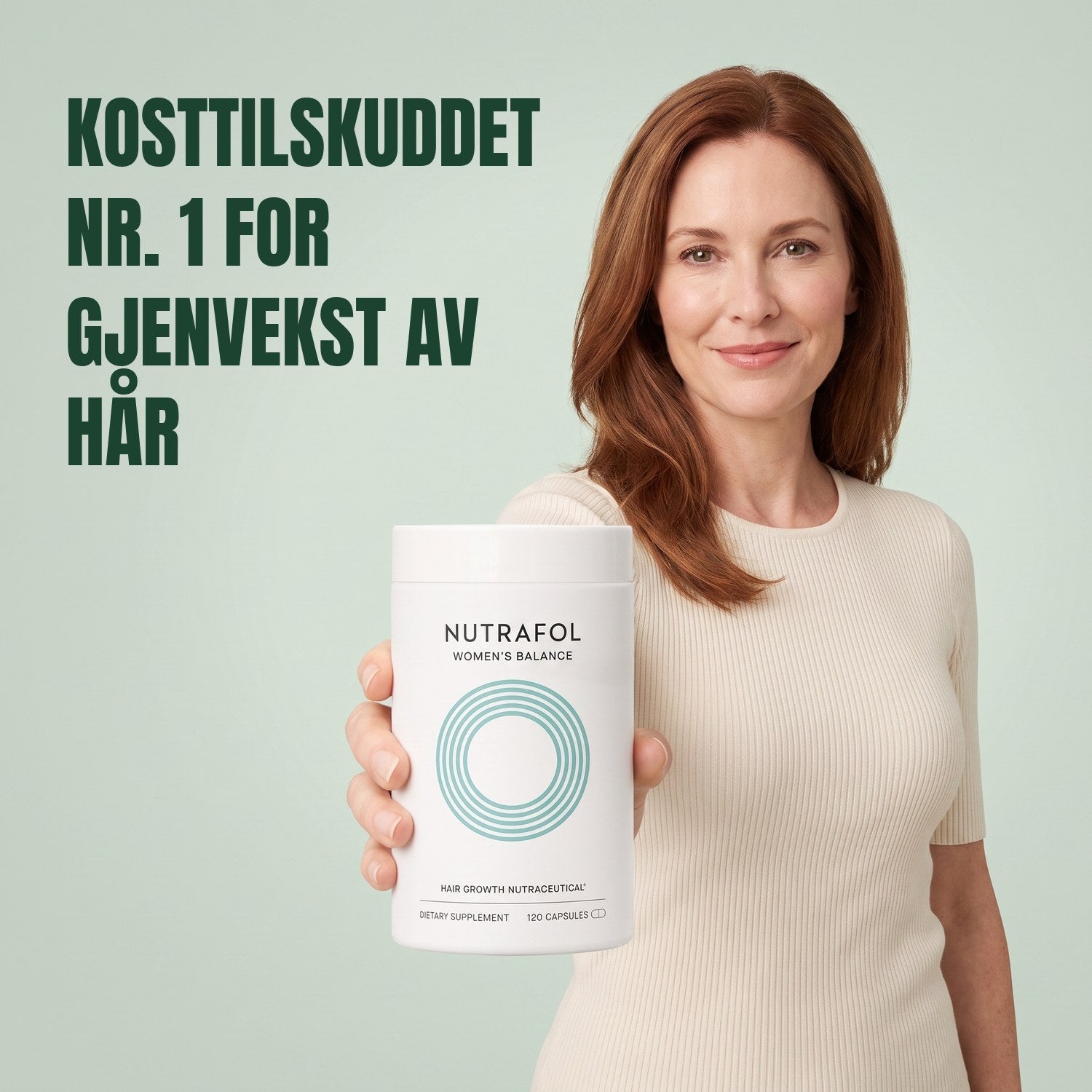 Kvinne som holder Nutrafol for Women 45+ mot en grønn bakgrunn