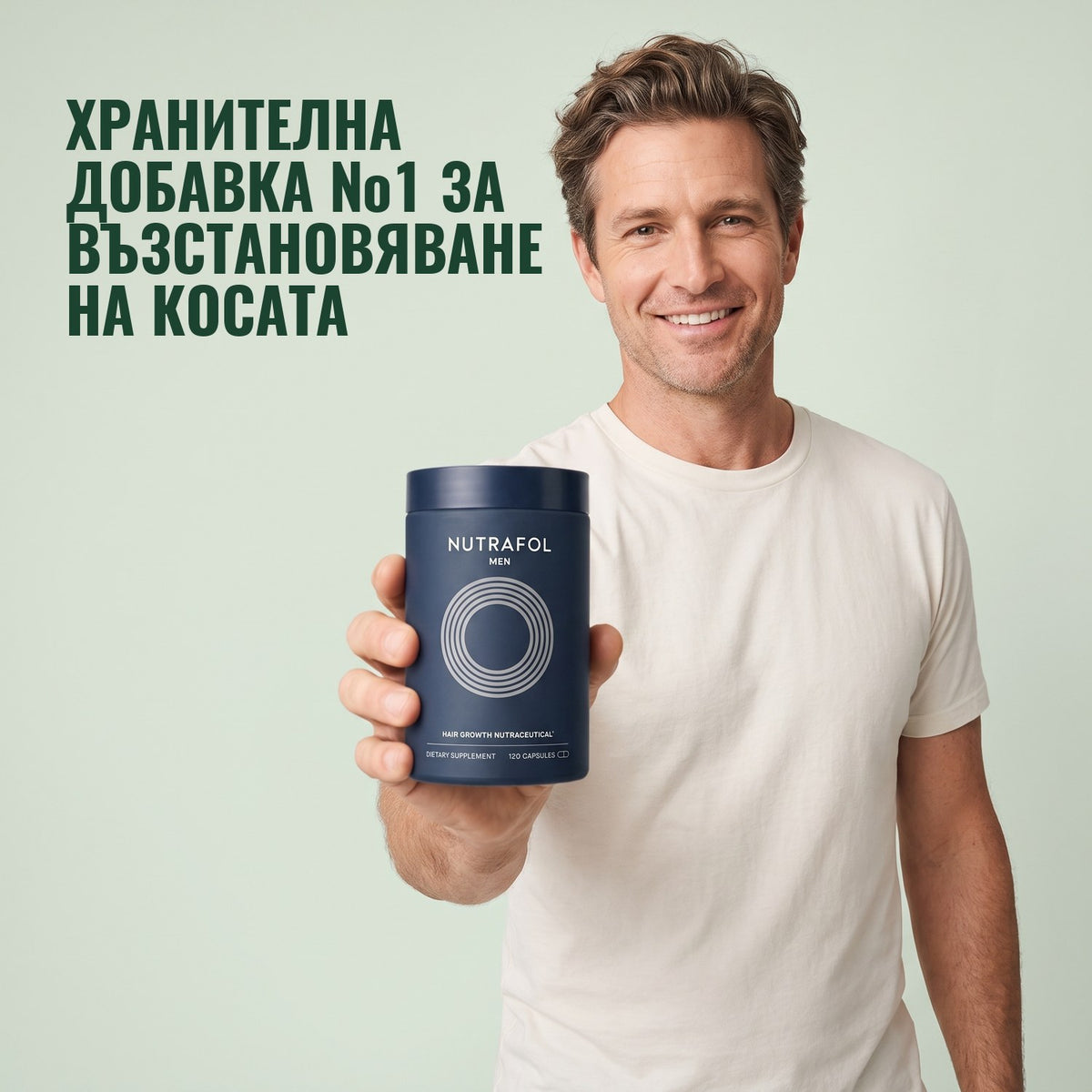 Мъж държи Nutrafol for Men на зелен фон