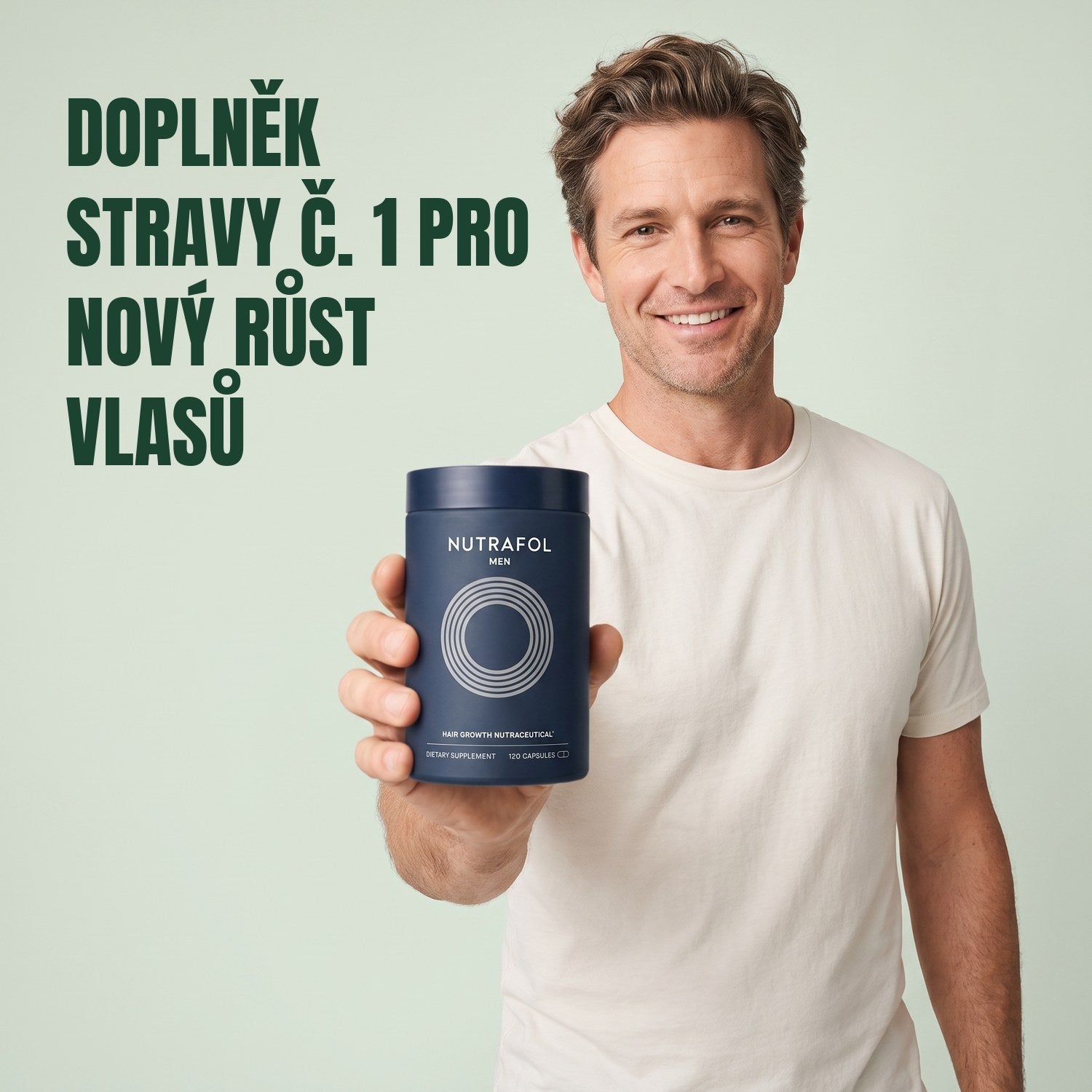 Muž drží Nutrafol for Men na zeleném pozadí