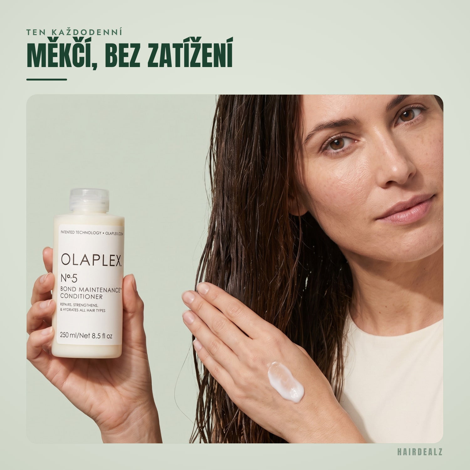 Olaplex No.5 v použití na zeleném pozadí