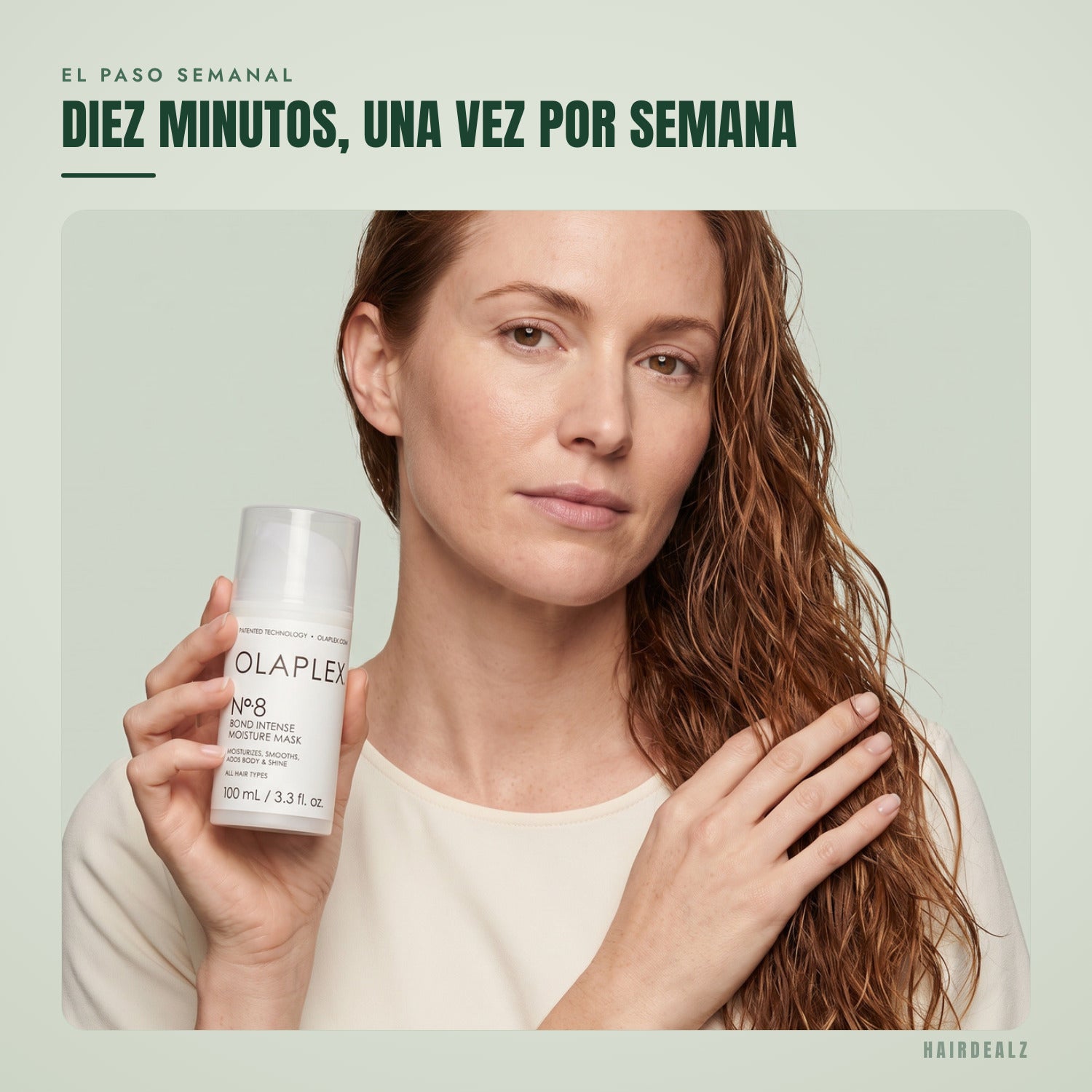 Olaplex No.8 en uso sobre un fondo verde
