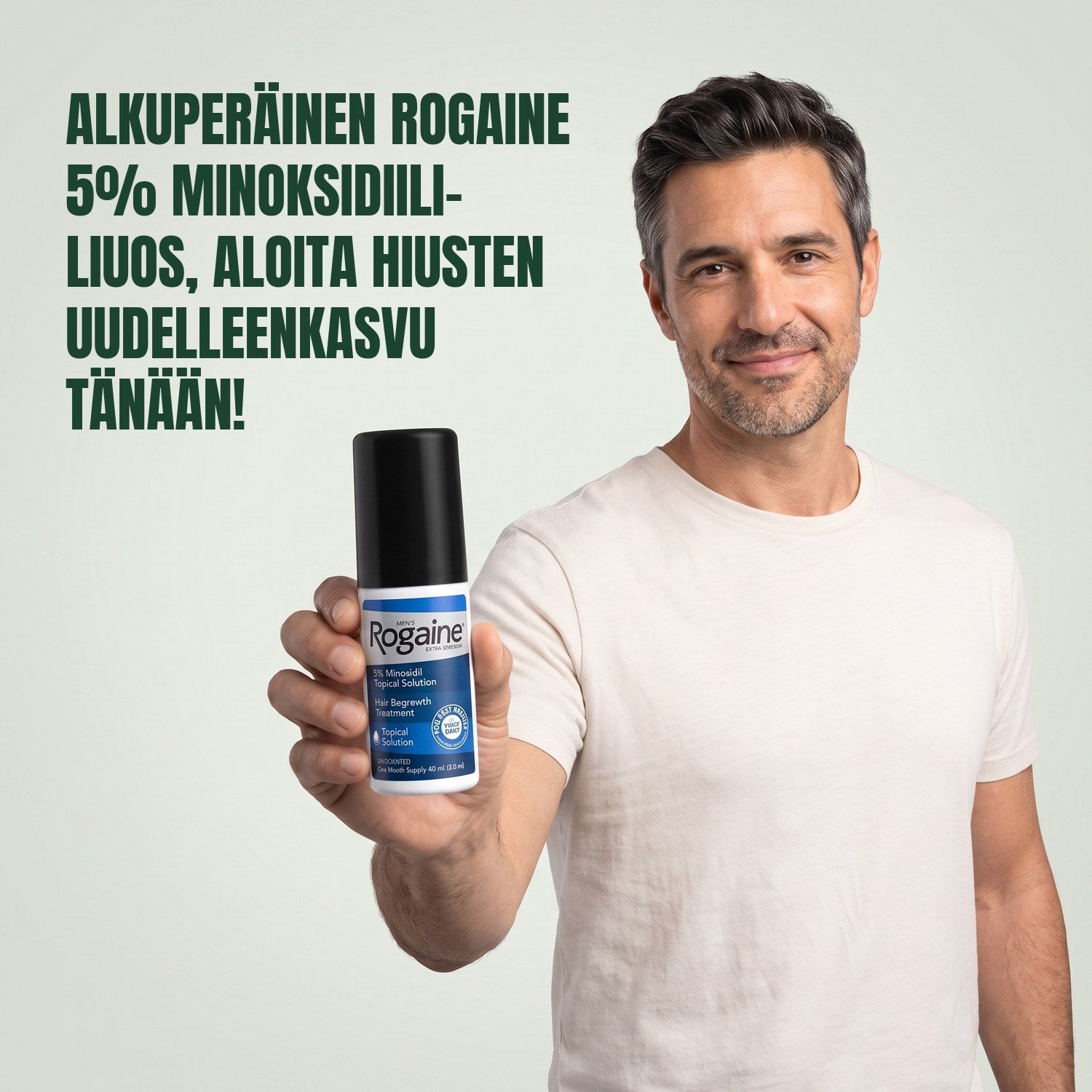 Mies pitelee Rogaine 5% minoksidiili-liuospulloa vihreää taustaa vasten